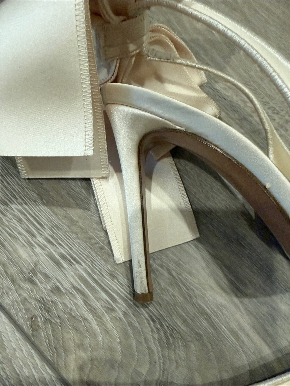 Steve Madden Ivory Silky Slingback Heels w/Bow, Sz 7 - Picture 8 of 10